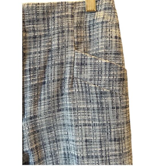 Club Monaco cotton blend trouser pant. Perfect for the office or summer date! - Picture 3 of 7